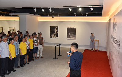 張阿芬院長出席順美集團(tuán)陶瓷書畫藝術(shù)作品展開展活動并講話